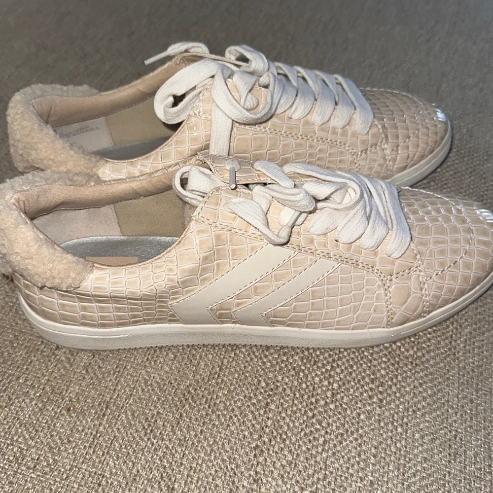 New Dolce Vita white and cream sneakers. Size 9.5.
